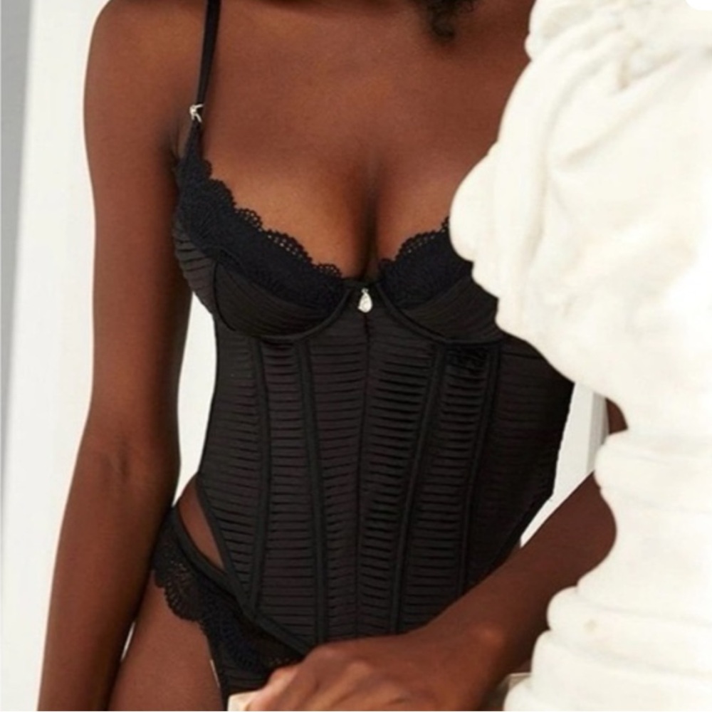 Black Corset with Lace Trim: bydee
